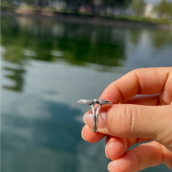 Handcrafted Sterling Silver Ring - Picture 3 of 6